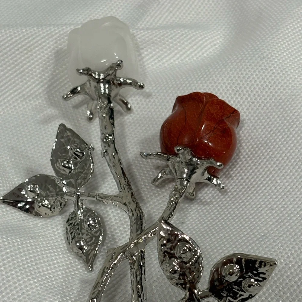 Red Jasper and White Quartz Roses